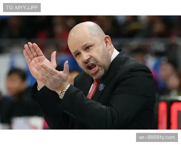 米卡尔·布里奇斯通过无球移动提升防守贡献，显著限制对手核心得分